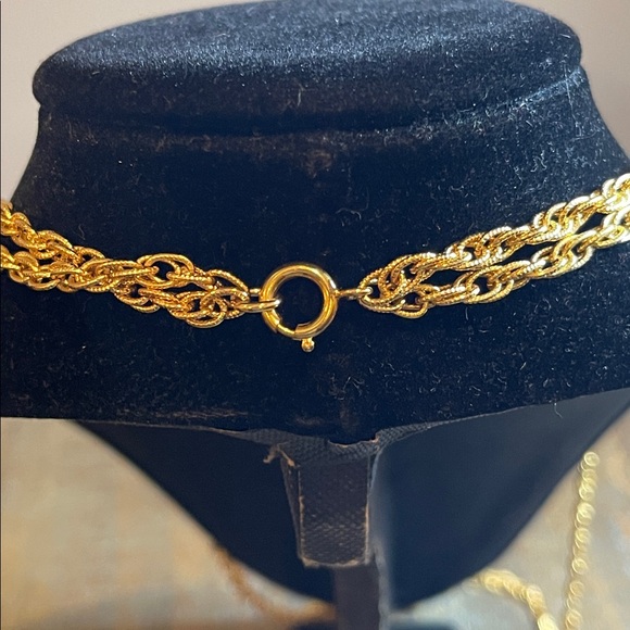 Vintage Crown Trifari Gold Double Strand Dangle Pendant Necklace - Picture 4 of 8